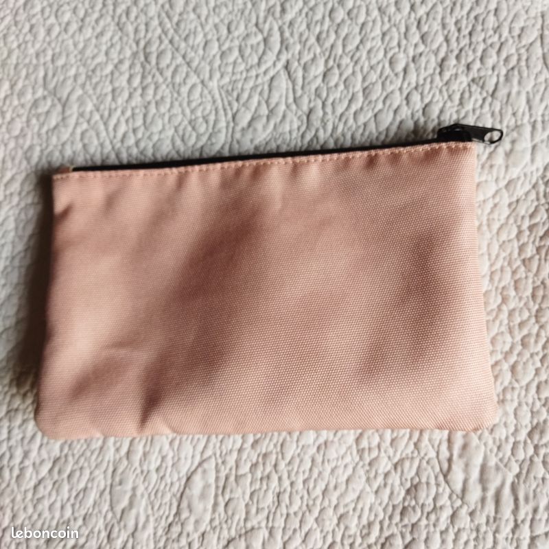 Trousse ou pochette « HELLO PANDA » (image 4)