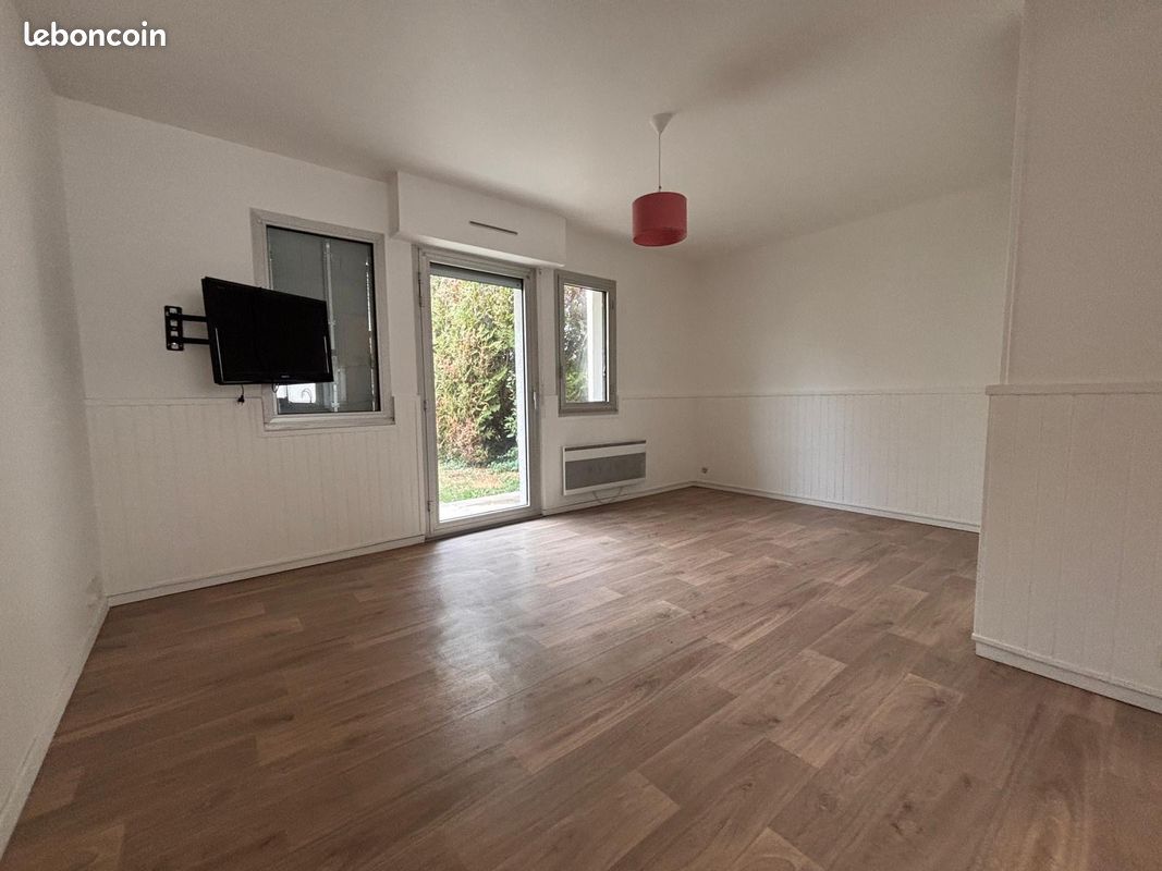 Appartement 1 pièce 27 m² · à Pontault-Combault · 27 m² · 700 €/mois