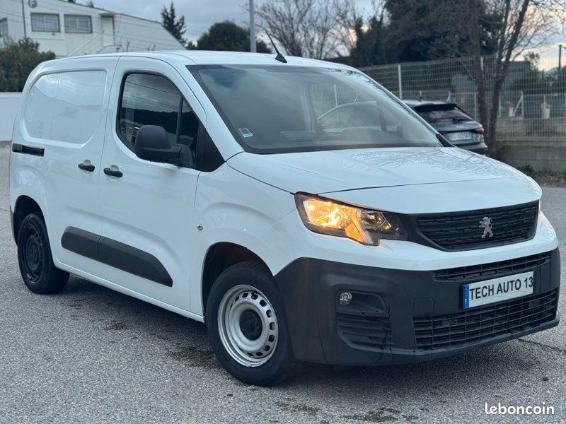 8325 HT PEUGEOT PARTNER III 1.5 BLUEHDi 100 Cv 3 PLACES TVA RADAR GPS APPLE CARPLAY PREMIERE MAIN (image 1)