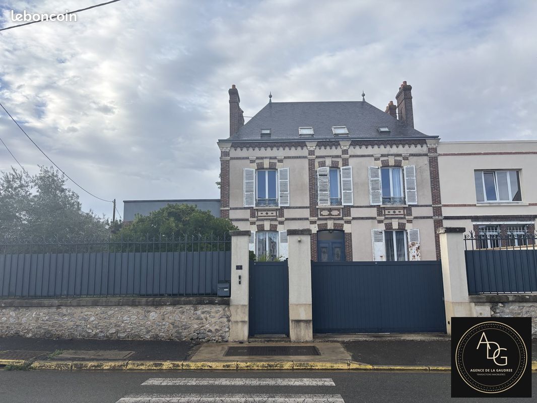 Maison 9 pièces 244 m² · à Les Villages Vovéens · 244 m² · 325 500 €