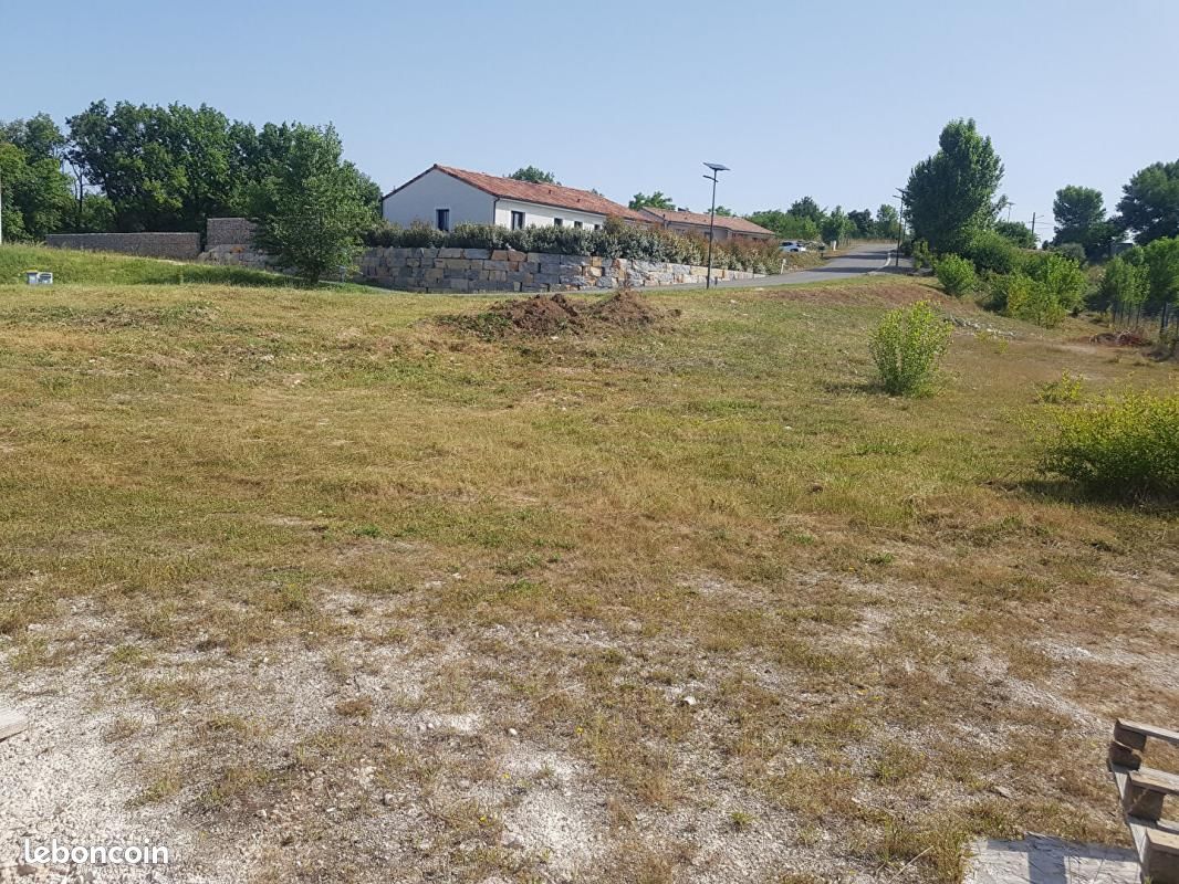 Terrain 1 759 m² Combefa · 35 990 €
