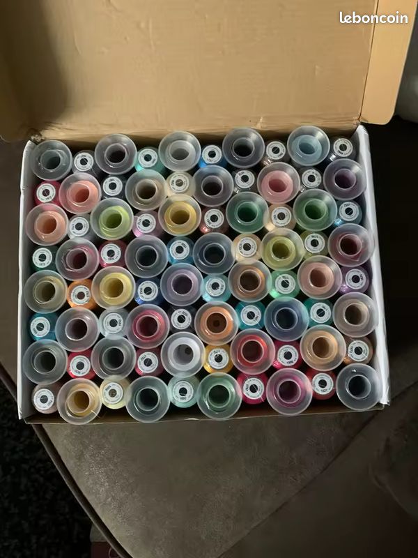 Kit 80 Bobines Fil à Broder Polyester - 500 Mètres Par Bobine (neuf)