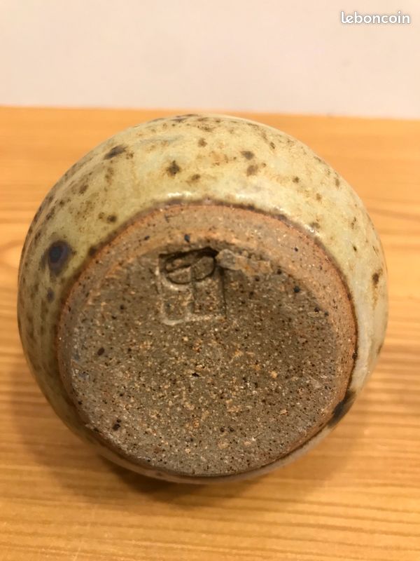 Petit pot boule en grès signé (image 4)