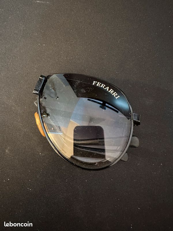Lunette de soleil Ferrari avec pochette (image 1)