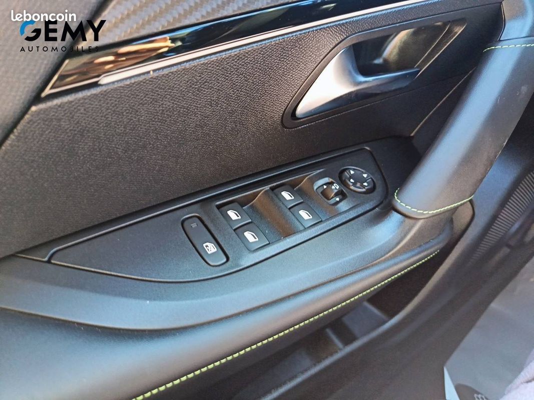 PEUGEOT 2008 Hybrid 145 e-DCS6 GT (image 13)