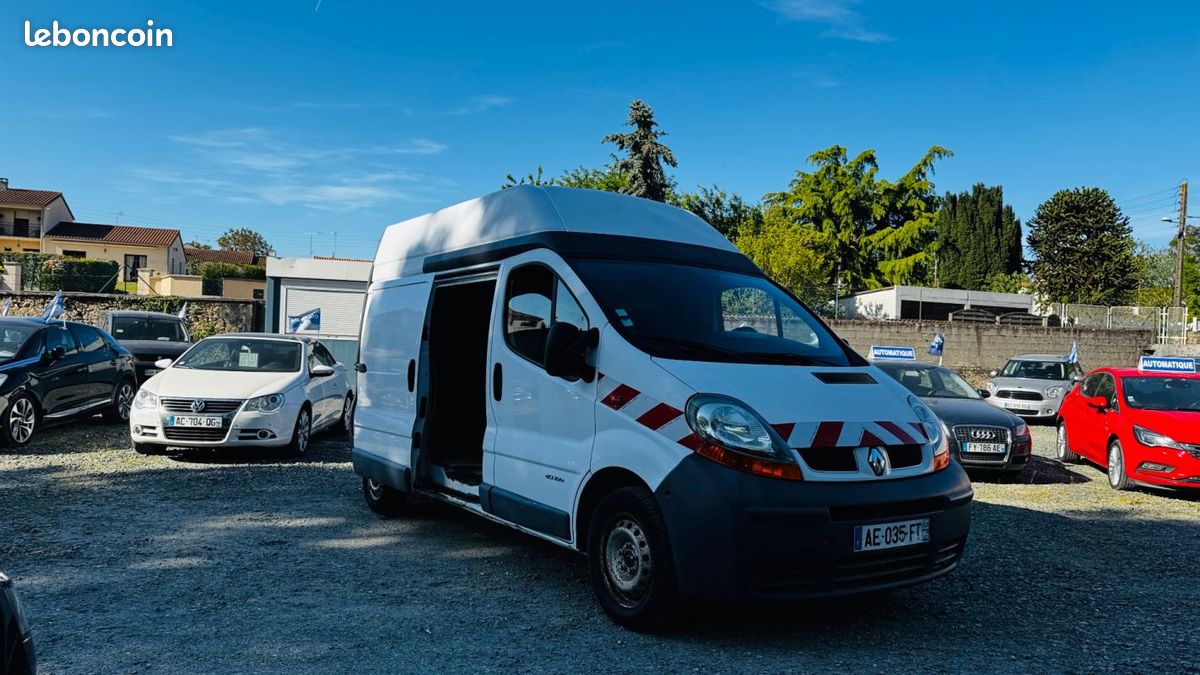 Renault Trafic FOURGON L2H2 1.9 dCi 100 CH 3 PLACES (image 12)