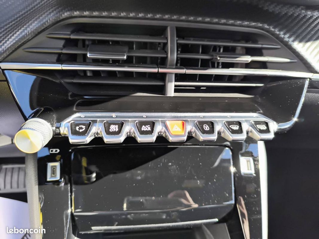 PEUGEOT 2008 PureTech 130 S&S EAT8 Allure (image 23)