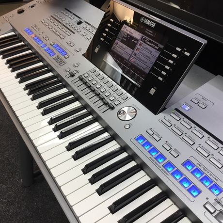 Yamaha P105 Piano numérique, noir, Support, Tabouret et Casque GRATUITS