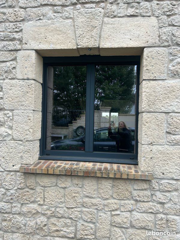 Fenêtres à deux vantaux oscillo-battante aluminium gris 7016 (image 1)