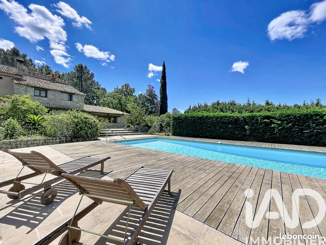 Maison 9 pièces 200 m² · à Tourrettes · 200 m² · 990 000 €
