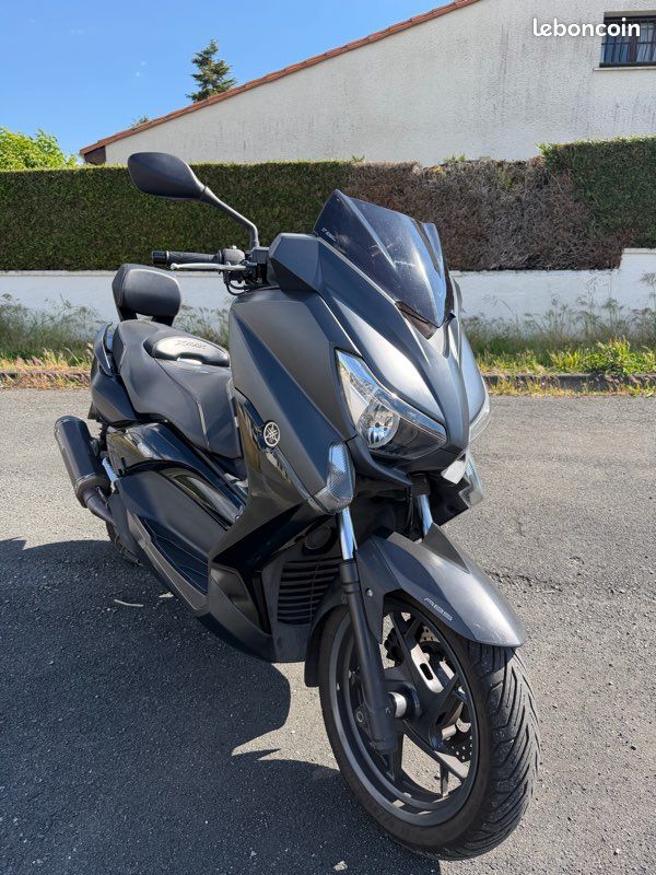 Yamaha X max 125 (image 1)
