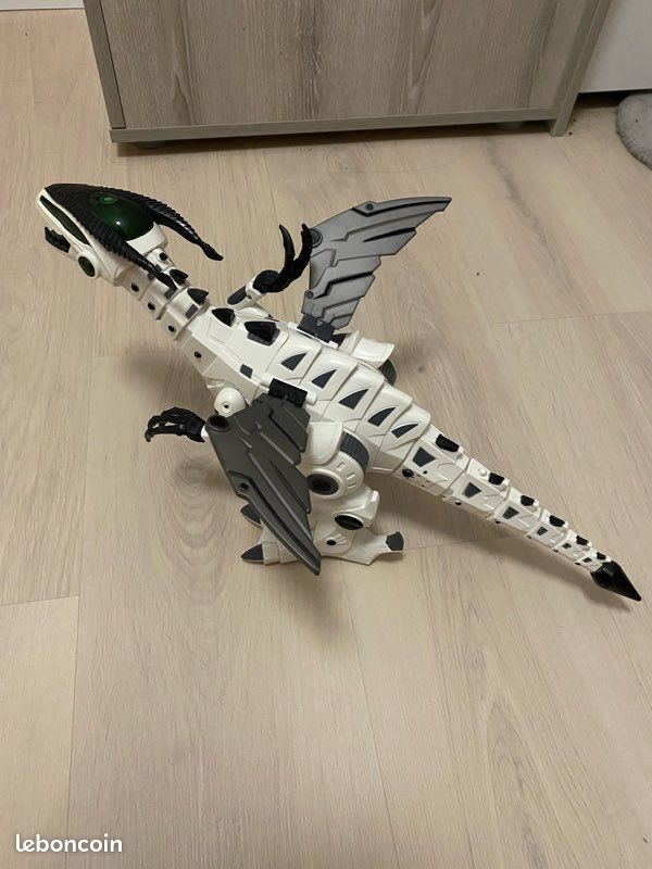 Dragon cracheur fumée et qui avance (image 1)