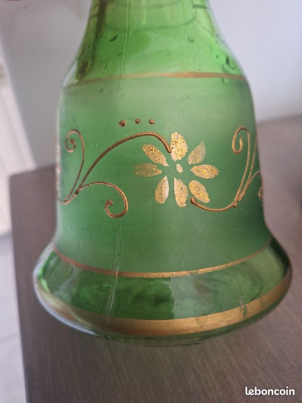 Vase vert moulé decor dorée (image 3)