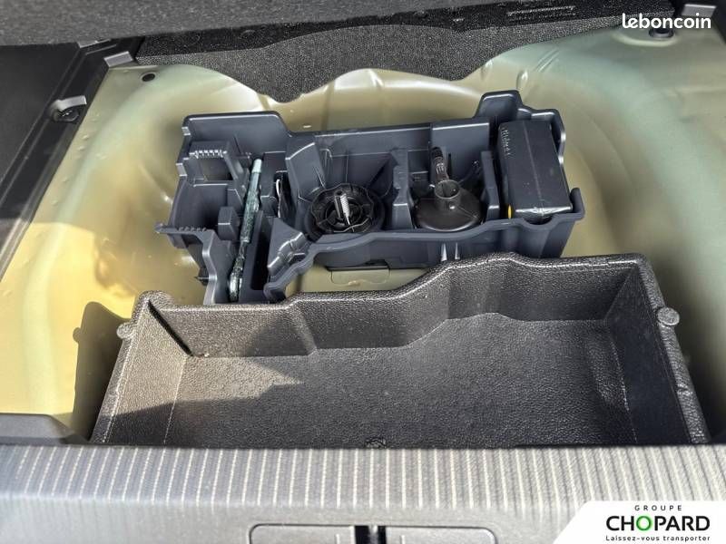Peugeot 2008 Hybrid 145 e-DCS6 GT Exclusive (image 24)