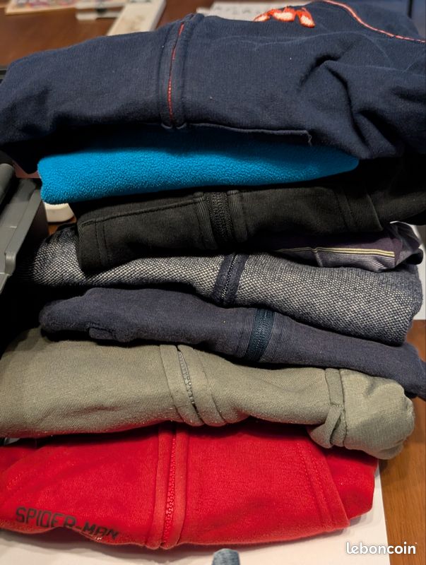 Gros lot de vêtements garçon 5ans + 50 pièces 4 saisons (image 2)