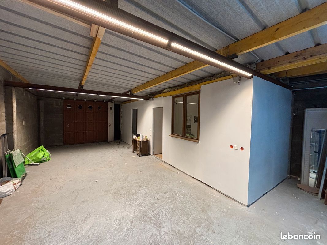 Local commercial 1 pièce 140 m² · à Fleury-les-Aubrais · 140 m² · 1 006 €/mois