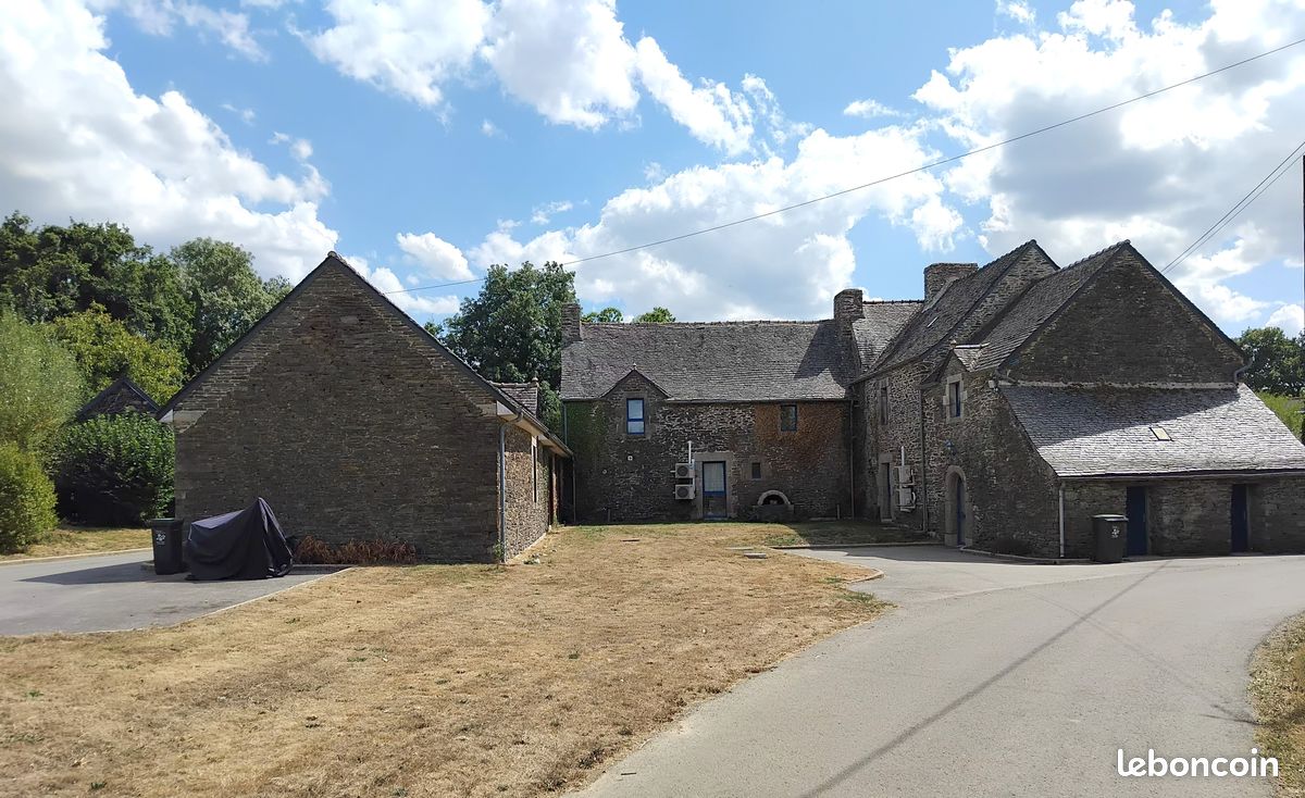 Maison 12 pièces 274 m² · à Plévin · 274 m² · 385 000 €