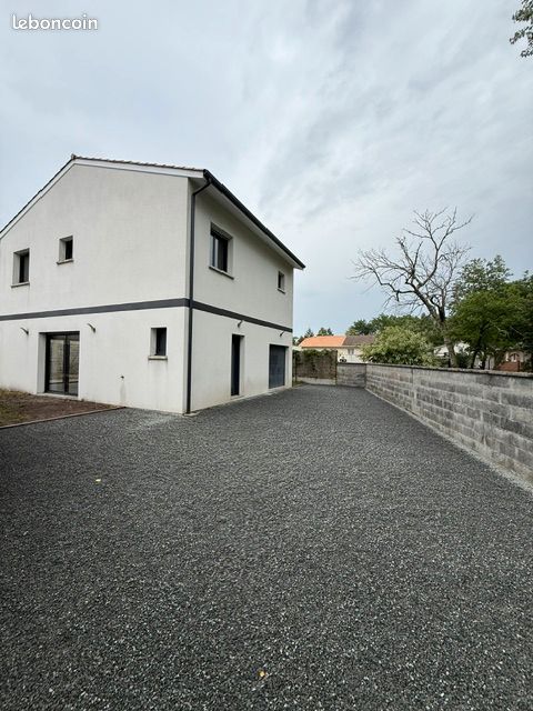 Maison 5 pièces 110 m² · à Saint-Jean-d'Illac · 110 m² · 385 000 €