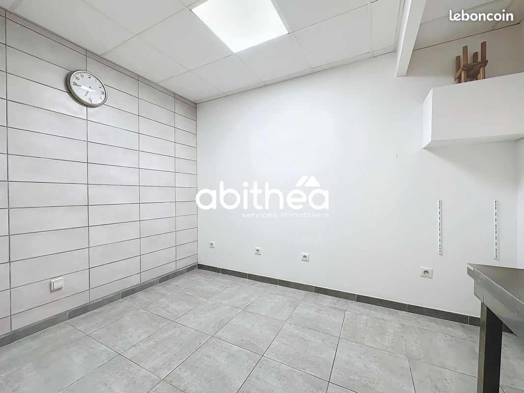 Local commercial 40 m² Montady (image 8)