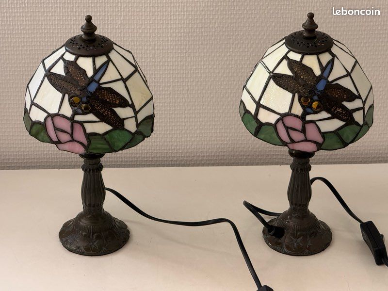 Lot de deux lampes de table Artistar en vitrail de style libellule Tiffany (image 3)