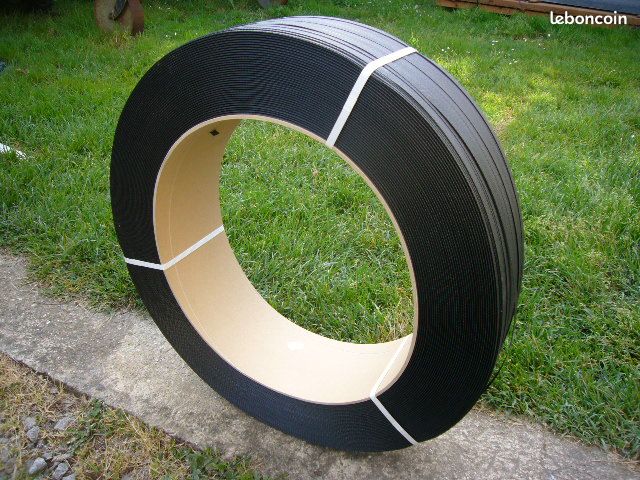 Feuillard ou sangle de cerclage en PET largeur 12mm avec noyau de 406mm (image 1)