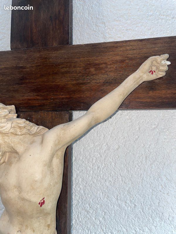 Grand crucifix ancien bois Christ plâtre granuleux retouché main env. 1 m (image 4)