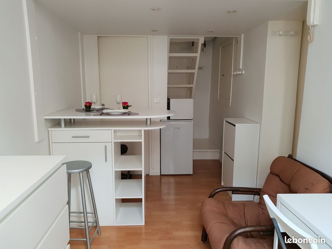 Appartement 1 pièce 15 m² · à Versailles · 15 m² · 750 €