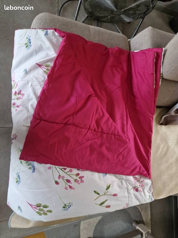 Couette / Dessus de lit réversible 180x180 cm - Motifs floraux / Rose fuchsia Damart (image 1)