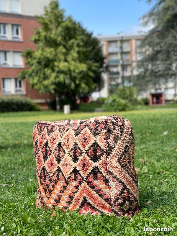 Magnifique pouf berbère en laine fait main (image 6)