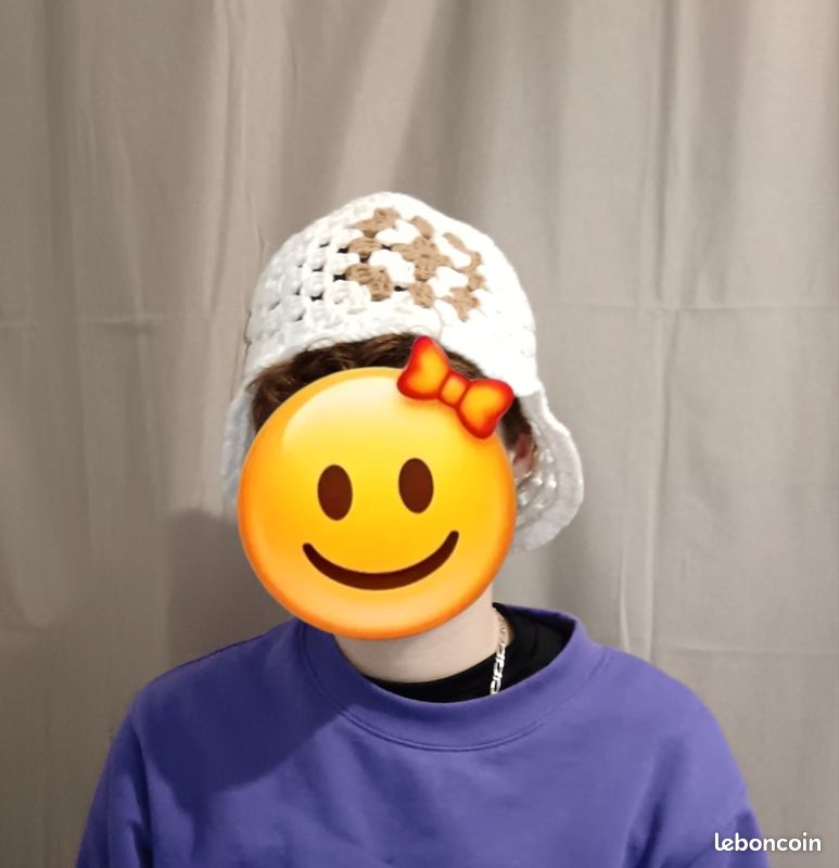 Bonnet fait mains au crochet (image 1)