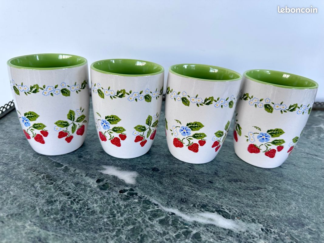 Lot De 4 Mugs Geneviève Lethu Pour L'invosges - Motifs Colorés, Occasion