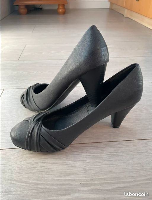 Escarpins En Cuir Vernis Gris Taille 37 - Marque Ocube - Très Bon état
