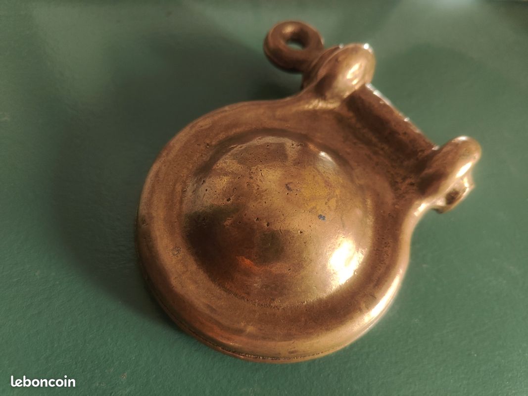 Ancien vide-poche / cendrier de marine en bronze massif – Forme manille d'accastillage – 1 kg (image 2)