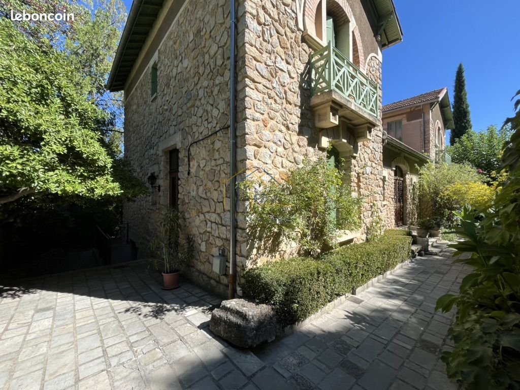 Maison 10 pièces 200 m² · à Clermont-l'Hérault · 200 m² · 520 000 €