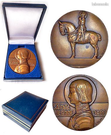 Lot De 9 Médaillettes De Sainte Jeanne D'Arc - Argent, Bronze Et Divers - État Variable (XXe Siècle)