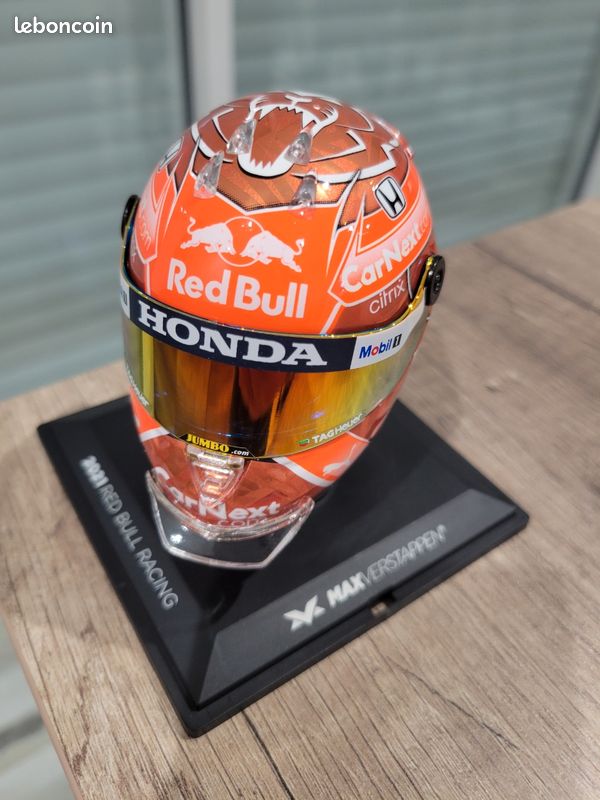 Casque Collection Max Verstappen – Édition Limitée 2021 – Échelle 1:2 – Schuberth / RedBull