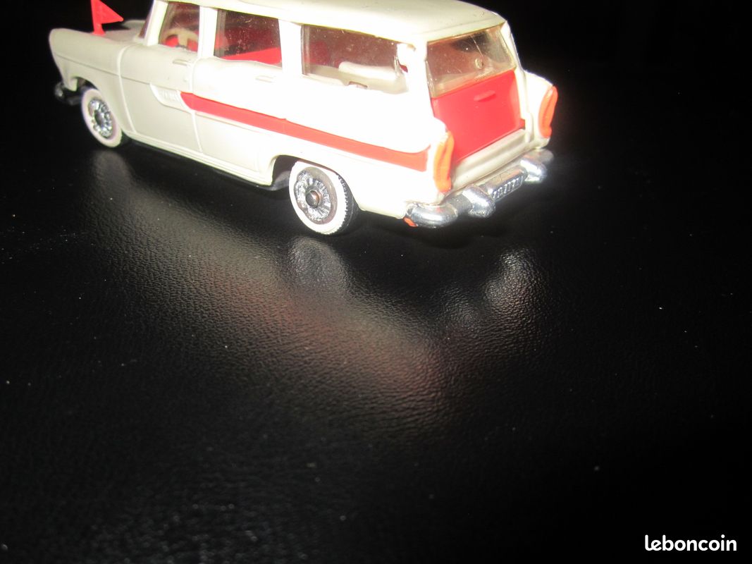 Norev Modèle n° 41 Simca Break Marly Ambulance