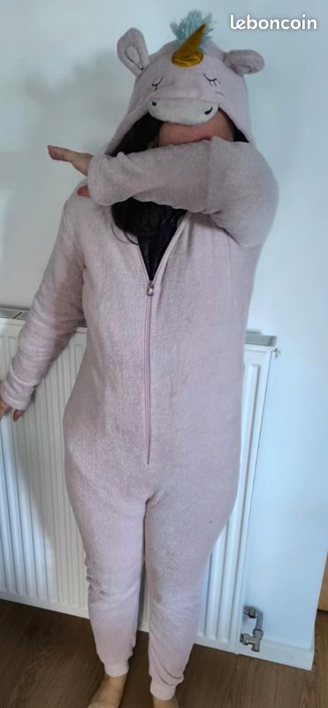 Pyjama combinaison licorne 🦄🌈 14 ans/ ou 164cm(super pour le cocooning/ pyjama party...) (image 1)
