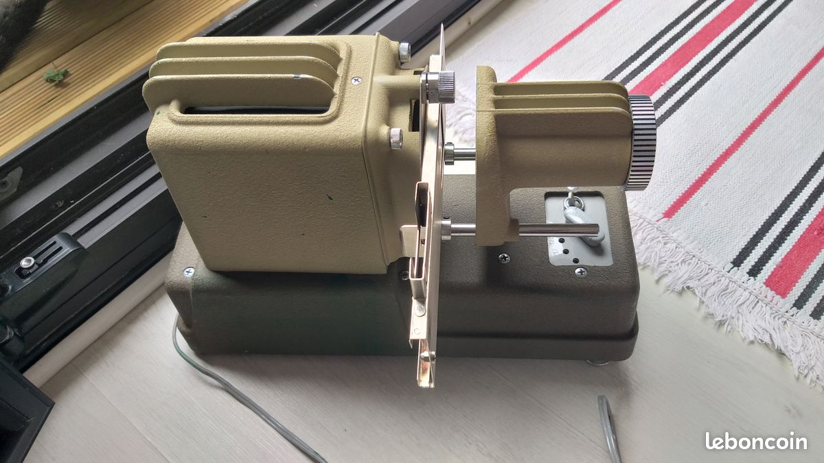 Projecteur de diapositives vintage (image 1)