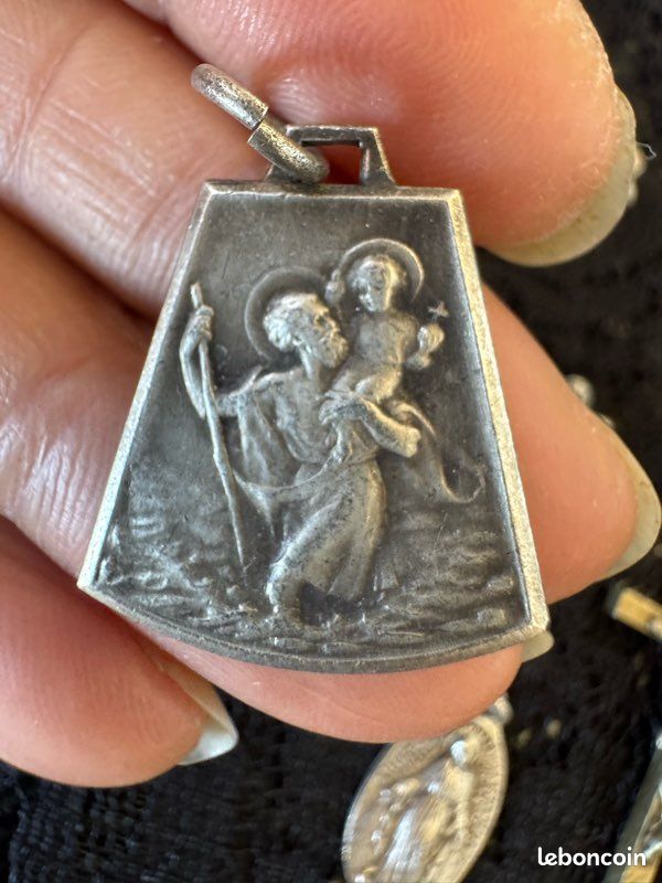 Lot 12 médailles religieuses anciennes & crucifix – Saint Christophe, Curé d'Ars, Ste Thérèse (image 3)