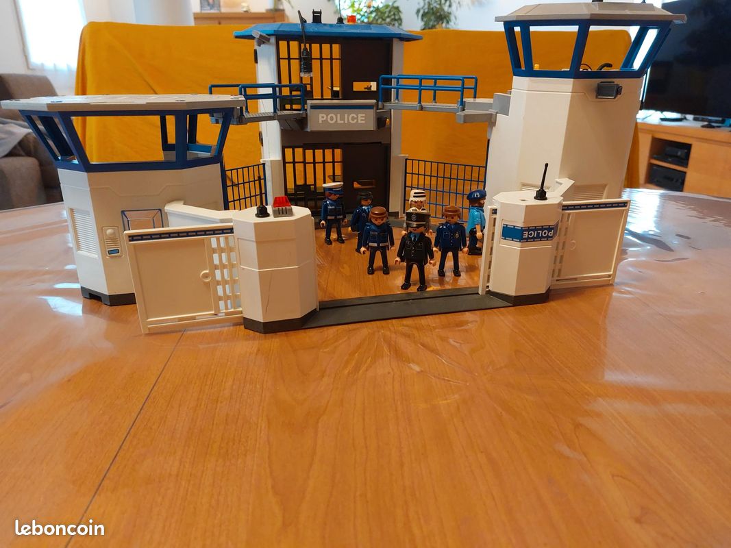 Playmobil Commissariat de Police avec système d'alarme 5176