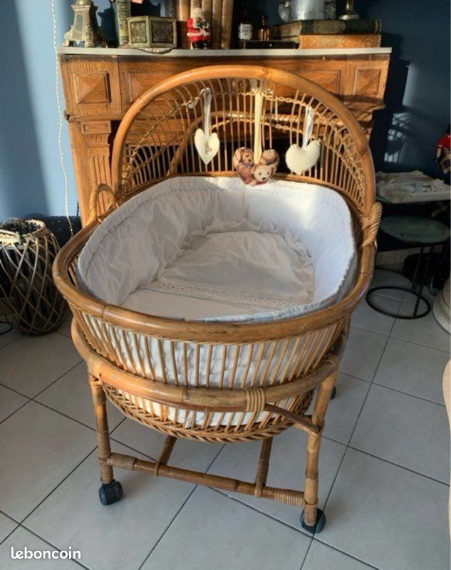 Ancien couffin berceau poussette en rotin / osier vintage (image 1)