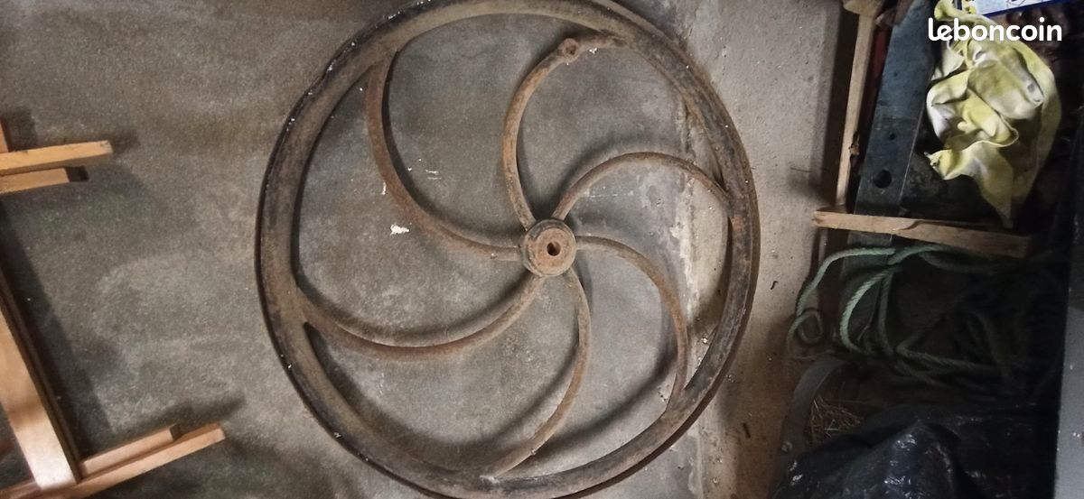 Roue pompe à eau ancienne (image 4)
