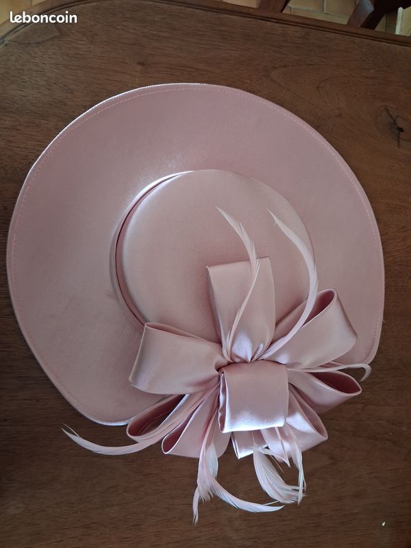 Chapeau rosé élégant (image 1)