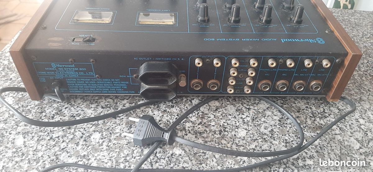 ANCIENNE TABLE DE mixage vintage mixeur 10 canaux Dynacord MC 1030 dans