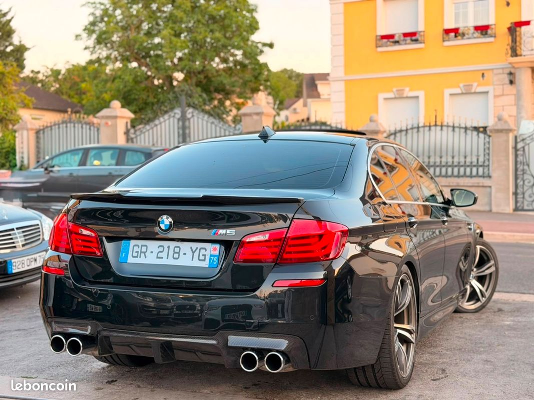 BMW M5 F10 4.4i V8 560 CV DKG7 - TOIT OUVRANT- CAMERA - CARPLAY- ÉCHAPPEMENT EISENMANN- REPRISE POSSIBLE GARANTIE 12 MOiS (image 4)