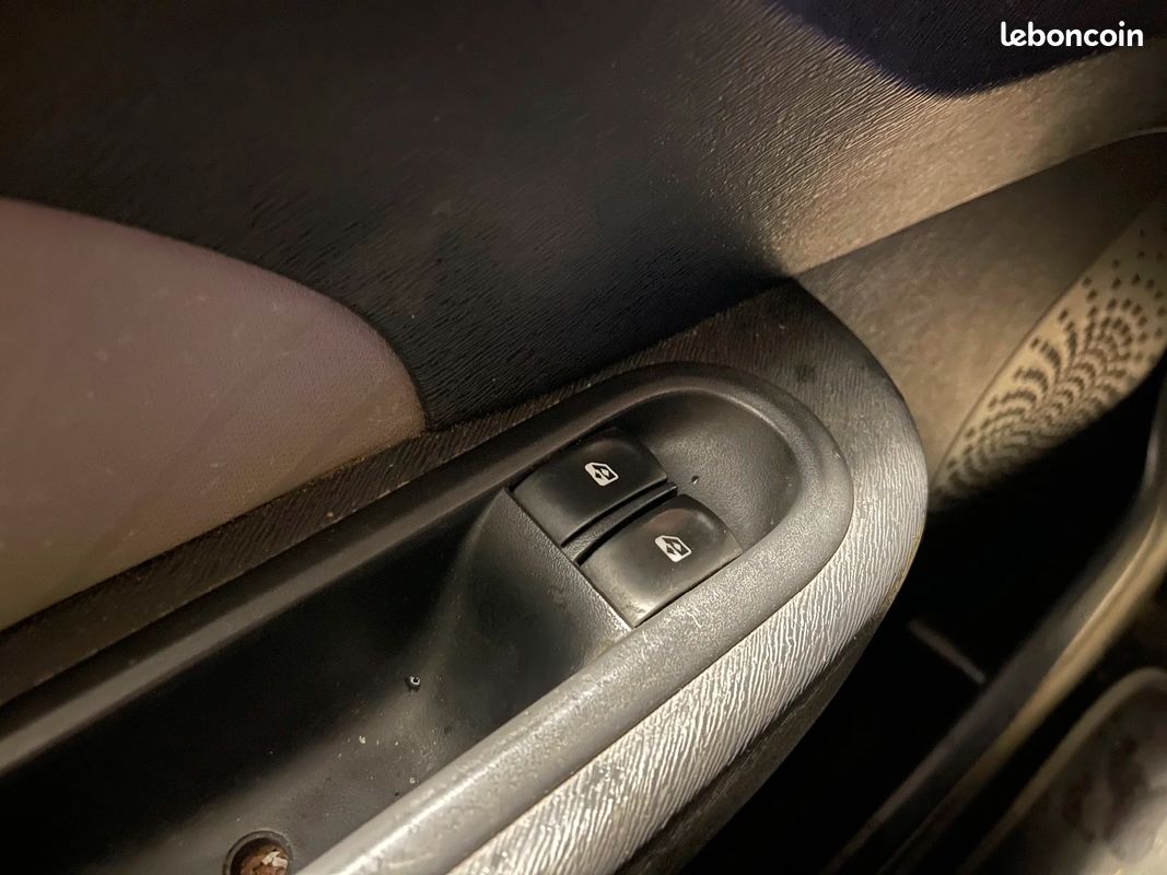 RENAULT TWINGO II 1.2 LEV 16v 75 eco2 Access Euro 5 (image 19)