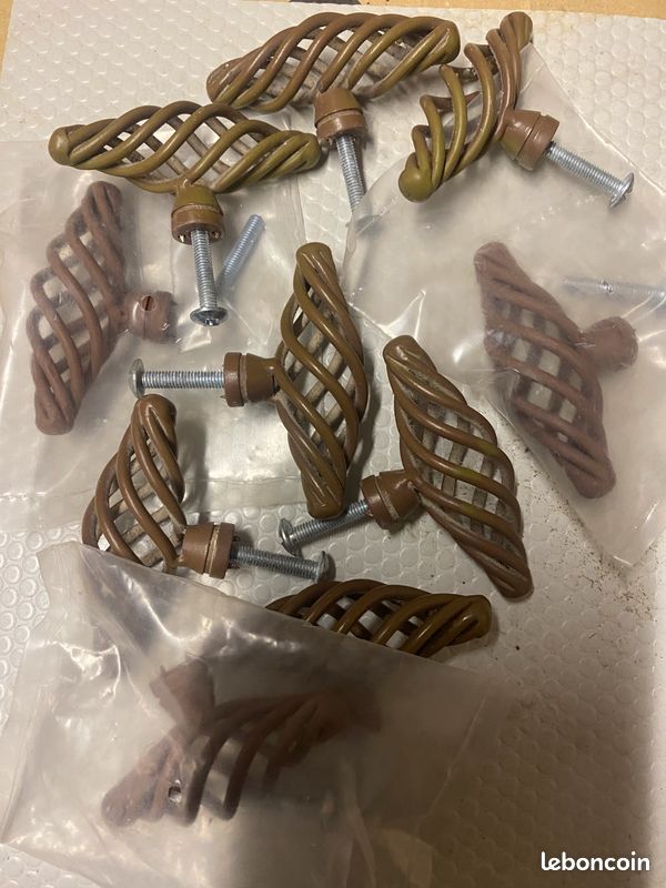 Lot de boutons de tiroirs ou portes (image 1)