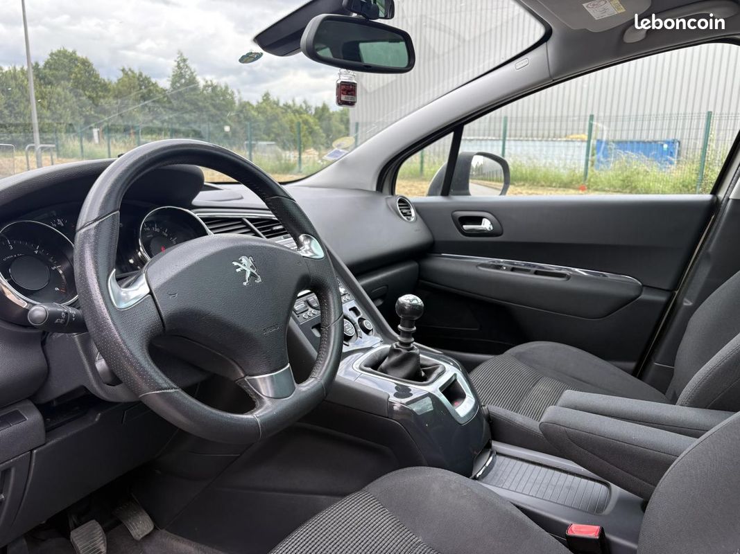 PEUGEOT 5008 1.6 BlueHDi - 120 GARANTIE 2 ANS OFFERT - 7 Places Allure (image 8)