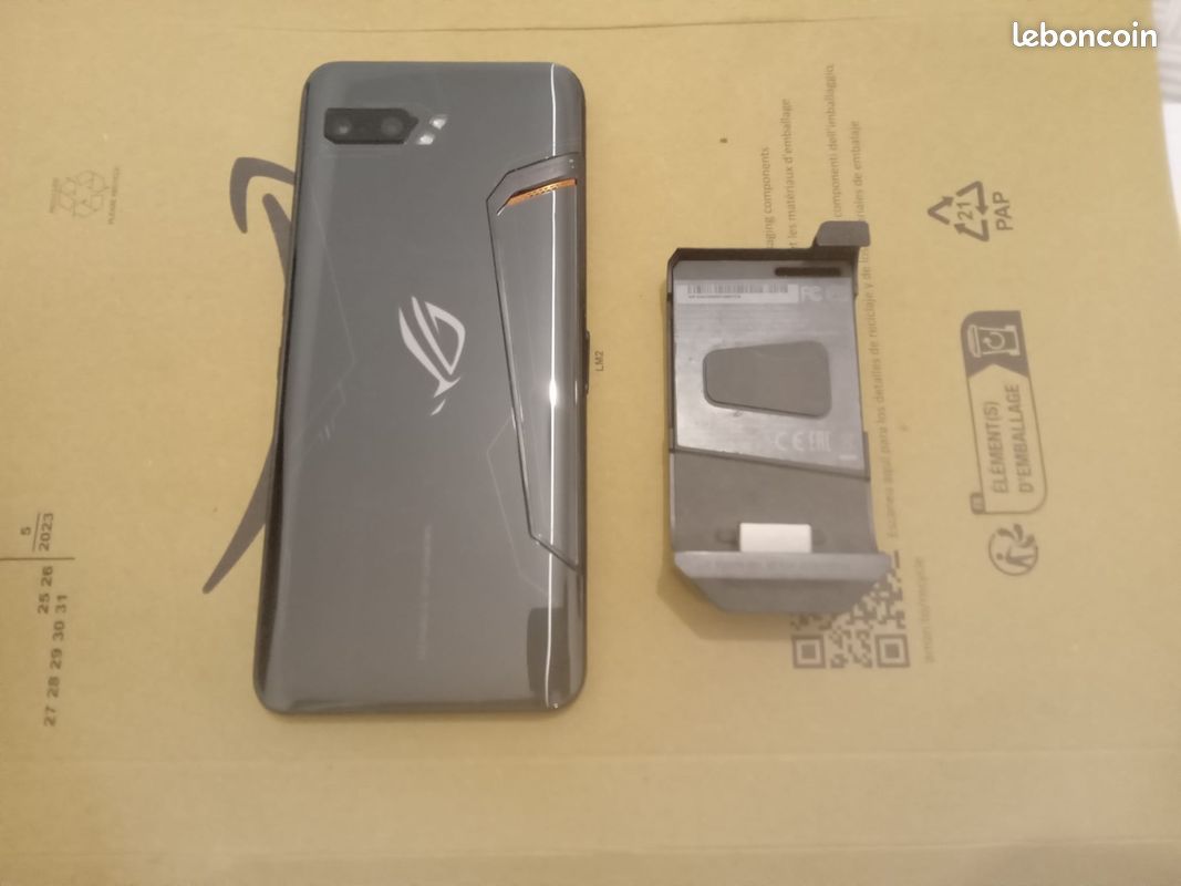 Asus Rog Phone 2, l'écran est cassé, sinon ça marche très bien (image 2)